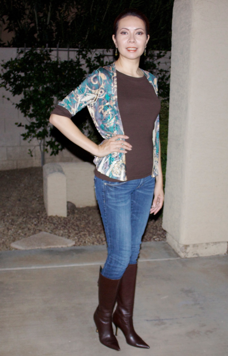 Blogger Sheila Vertuno modeling Allie Ollie Emerald Elegance Perfect Shrug